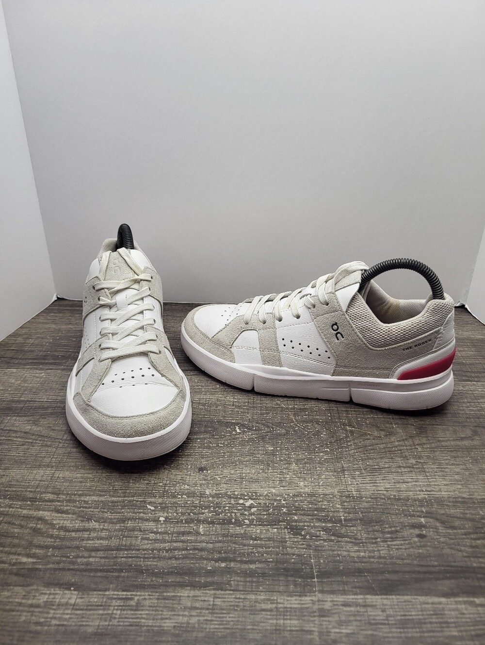 On The Roger Advantage Trainers Sneaker Shoes Size 7.5 US White Pink Sample